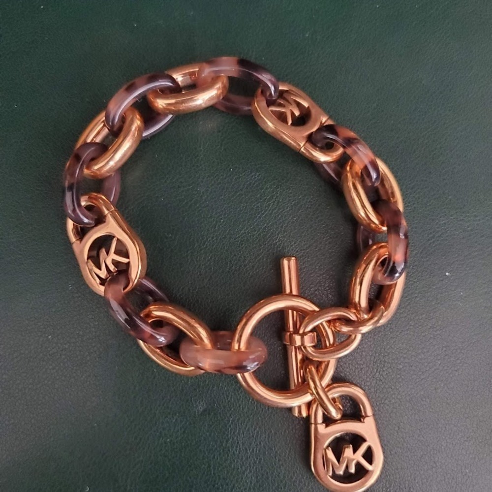 Michael Kors Gold Tone Tortoise Resin Chunky Link Toggle Bracelet MK Logo Lux